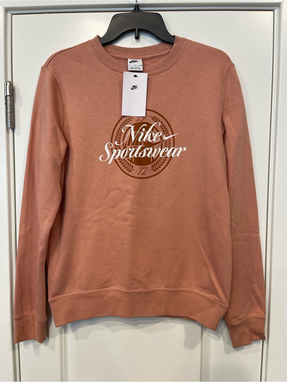 Nike Club Fleece Graphic Crew Sweatshirt Women's S NWT